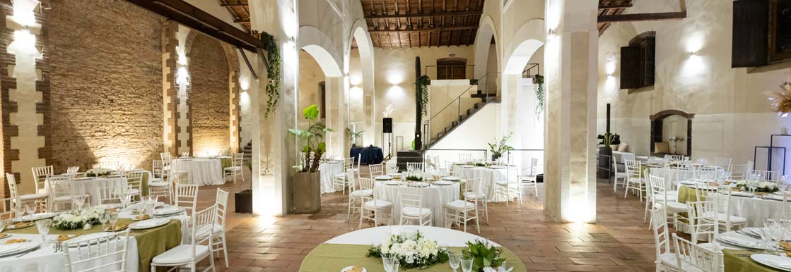 Vista panoramica del Palmento del Maniero Coutry House, che mostra gli ampi spazi interni dove festeggiare cerimonie e ricevimenti.